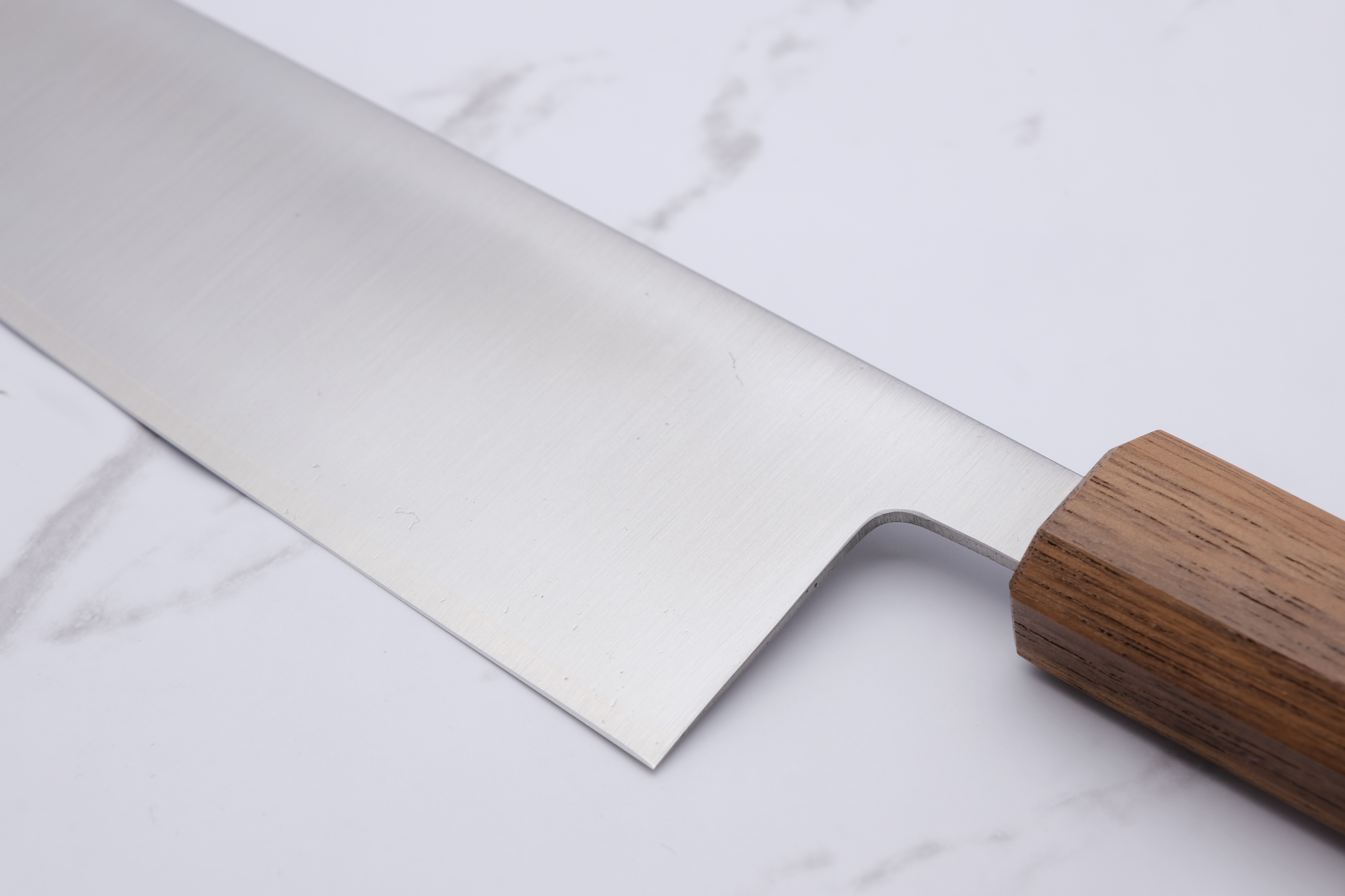 Konosuke GS+ 210 mm K-Tip Gyuto – Khii Laurel – Holz Saya