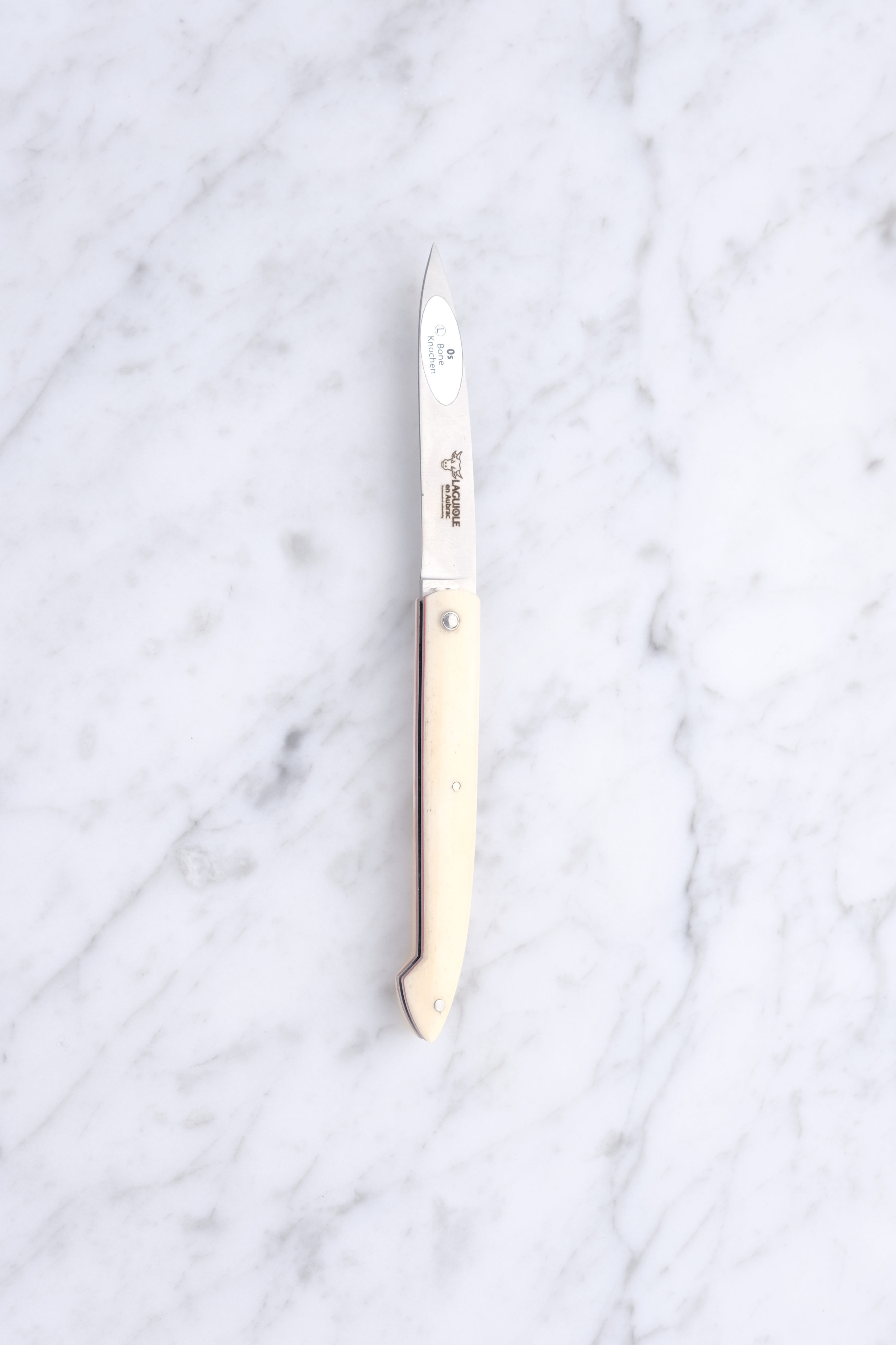 Laguiole Klappmesser 10cm. - Rinderknochen mit roter Zwischenschicht