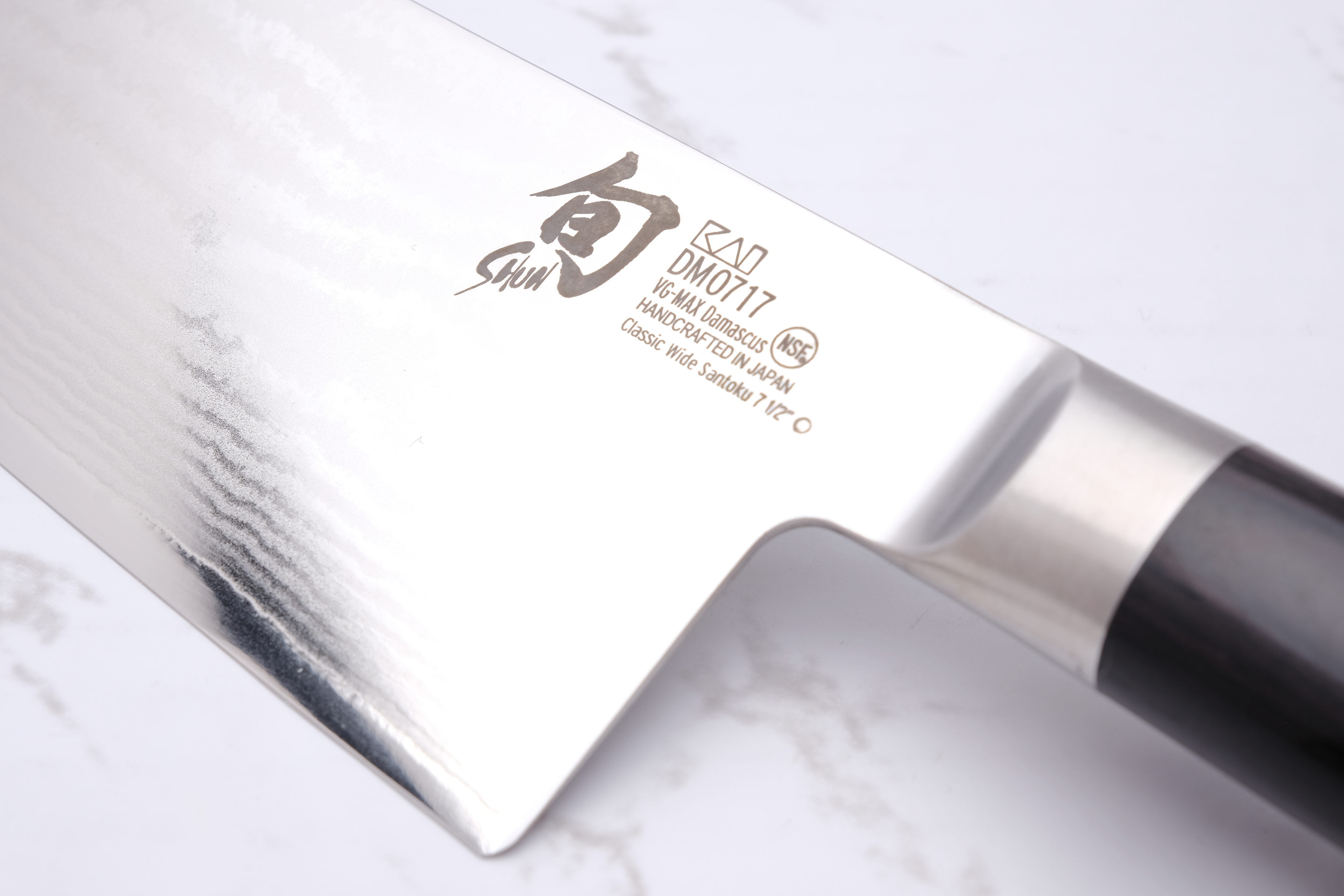 Shun Classic 190 mm Wide Santoku