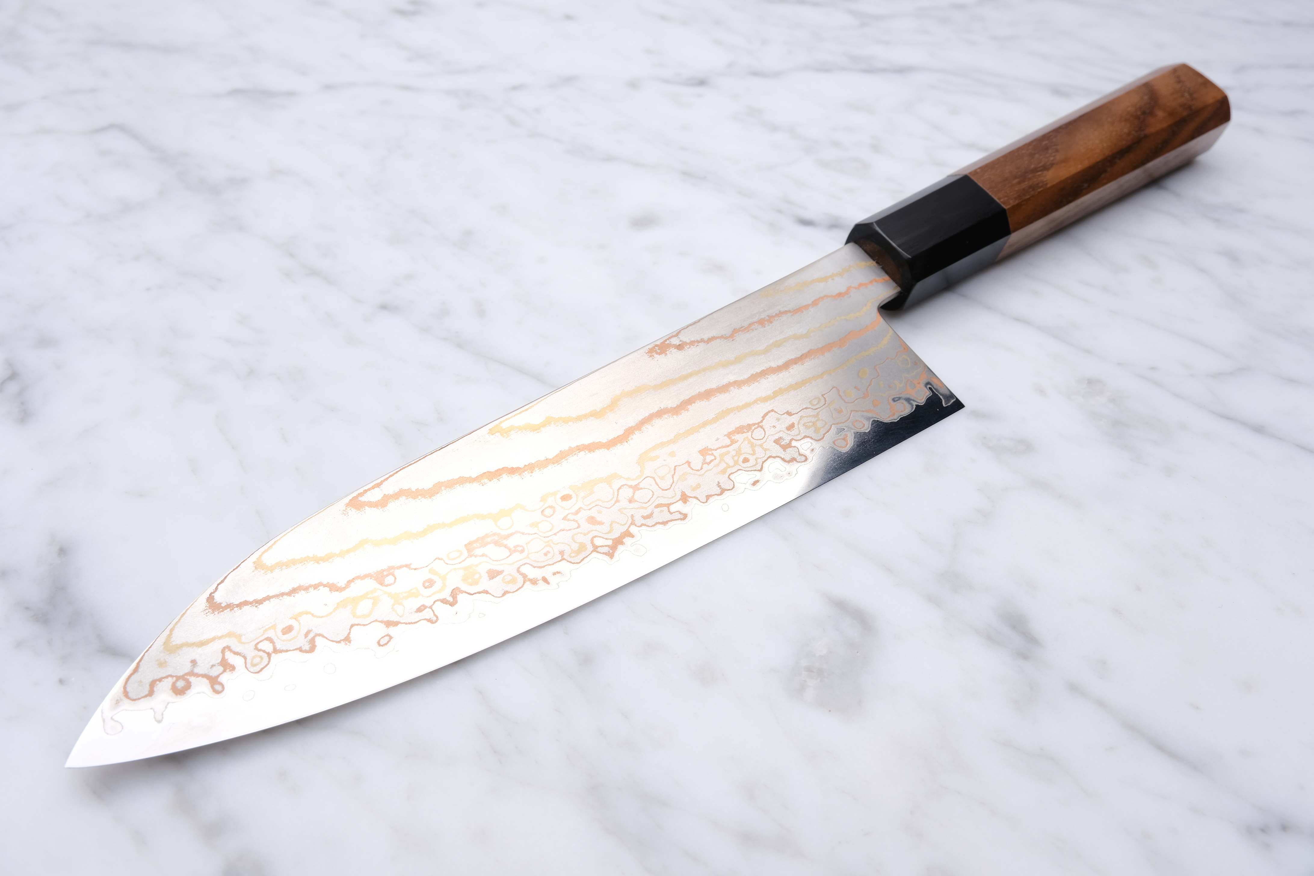 Hatsukokoro Hayabusa Rainbow Damascus 180mm. Santoku