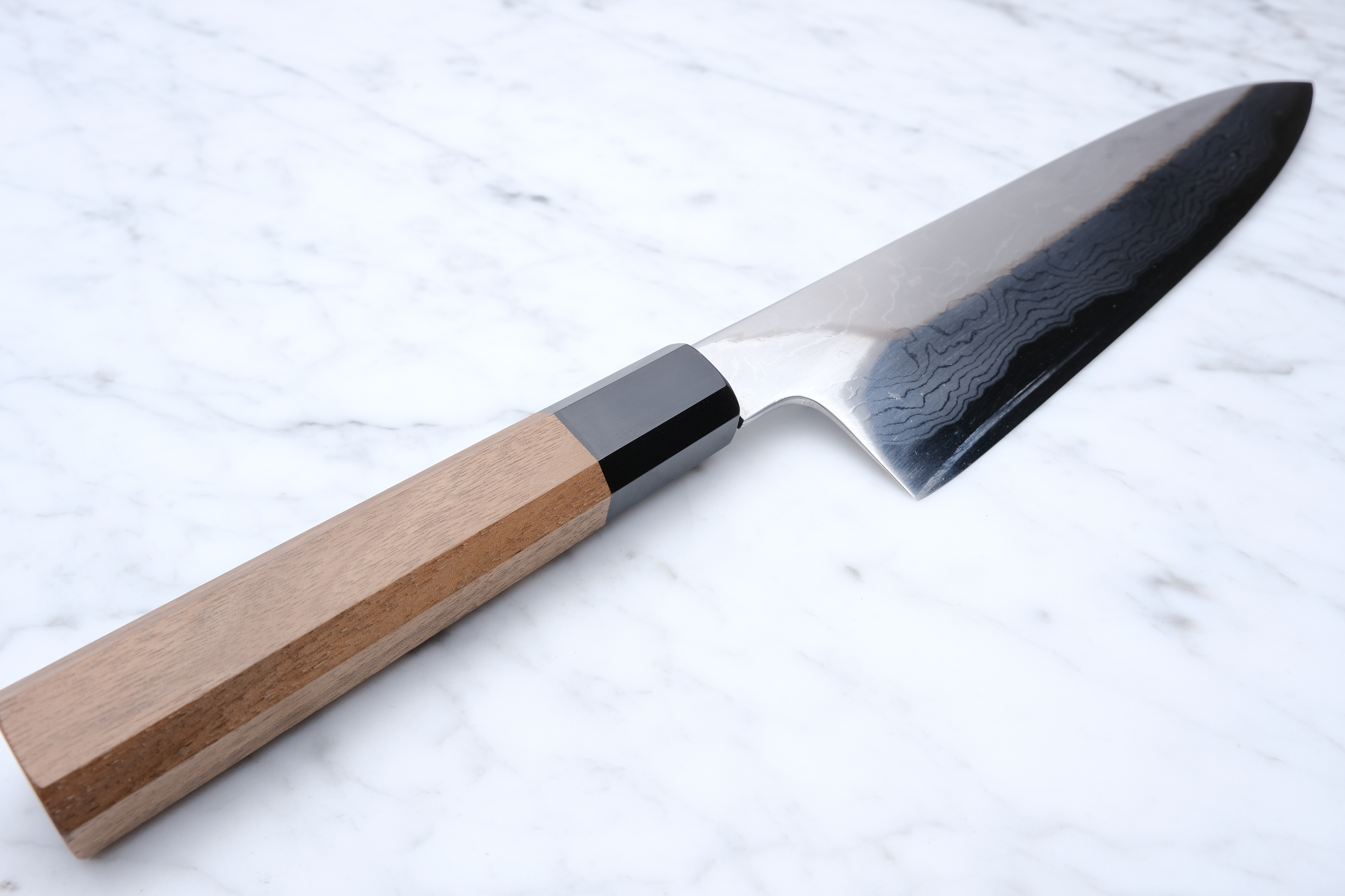 Hatsukokoro Komorebi 210 mm Kokkekniv Damaskus Blue-1 - 2nd. sortering