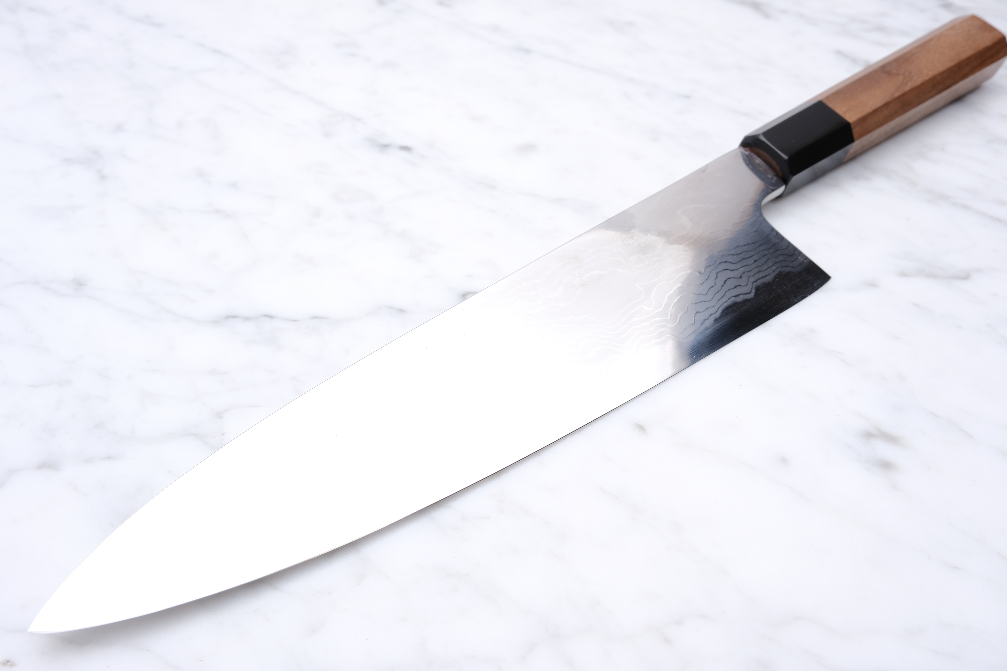 Hatsukokoro Komorebi 210 mm Kokkekniv Damaskus Blue-1 - 2nd. sortering