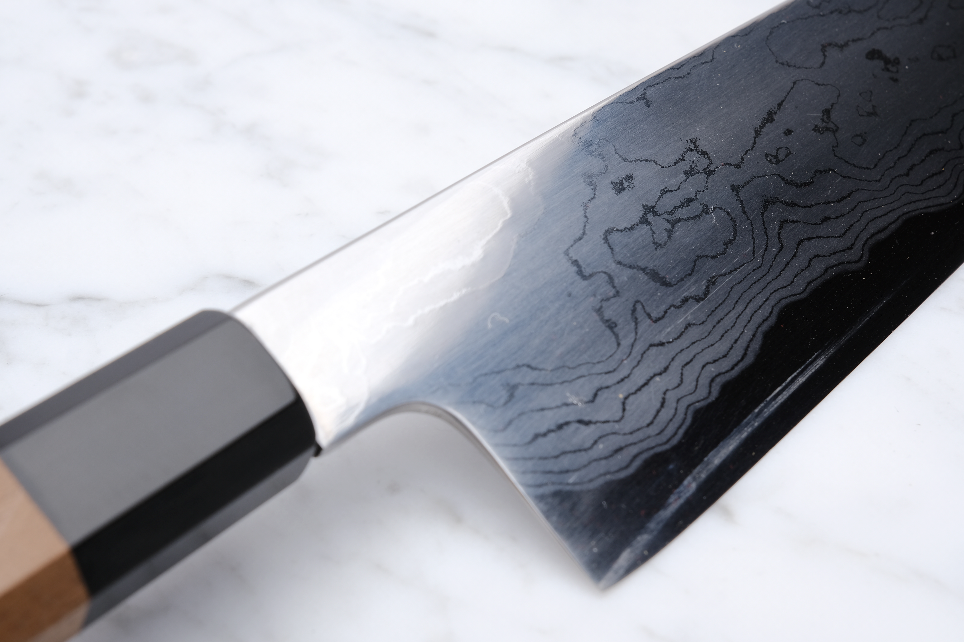 Hatsukokoro Komorebi 210 mm Kokkekniv Damaskus Blue-1 - 2nd. sortering