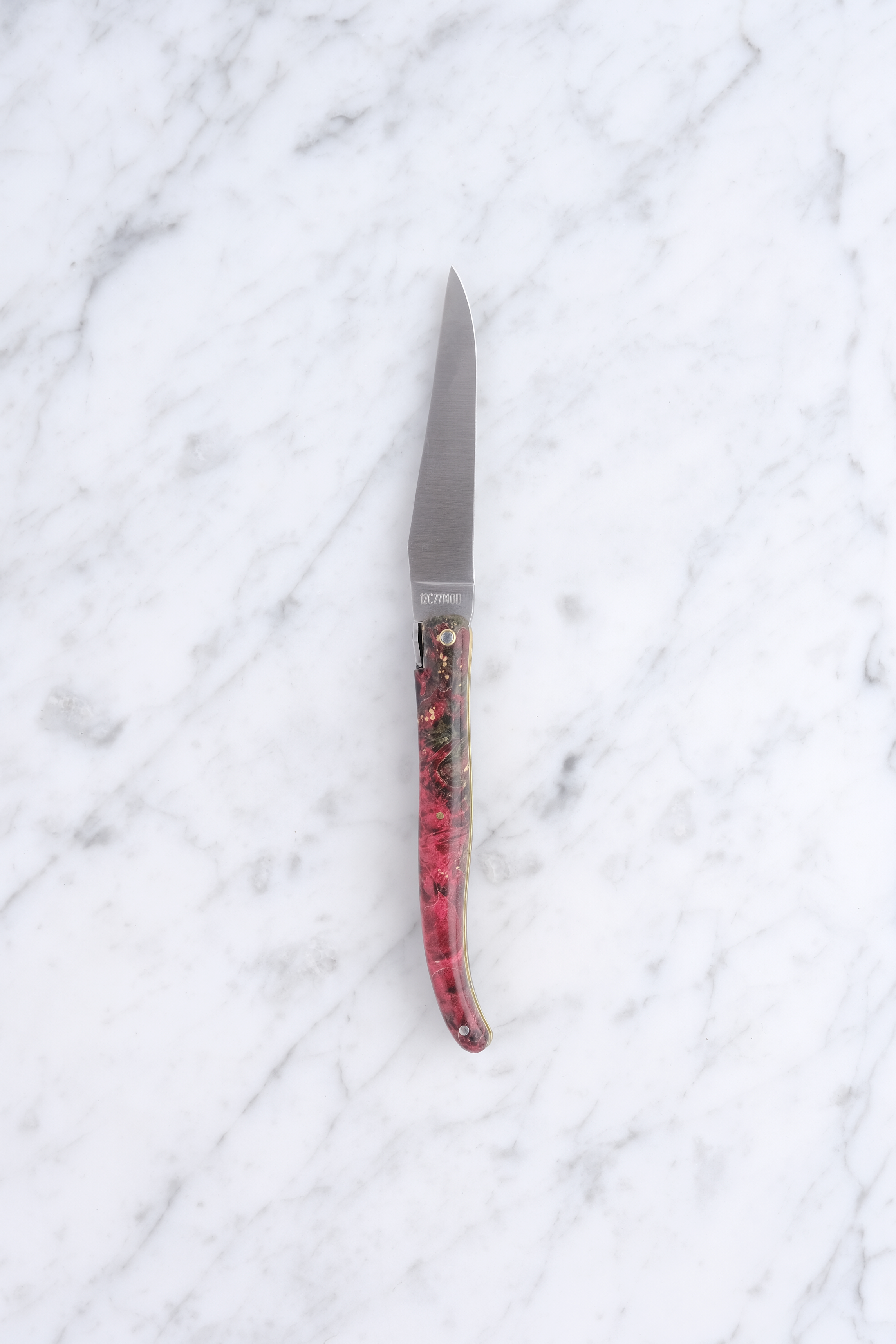 Laguiole Foldekniv 12cm. - Rød Stabiliseret Poppelknude (Rum Tema)