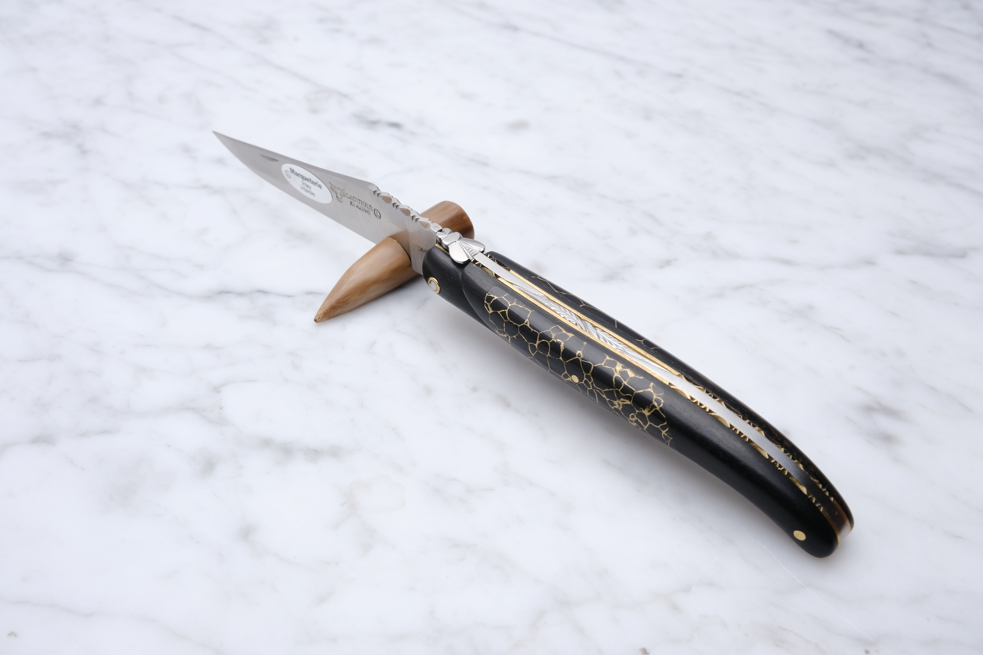 Laguiole Foldekniv 12cm. - Ibenholt M. Guld Indlæg