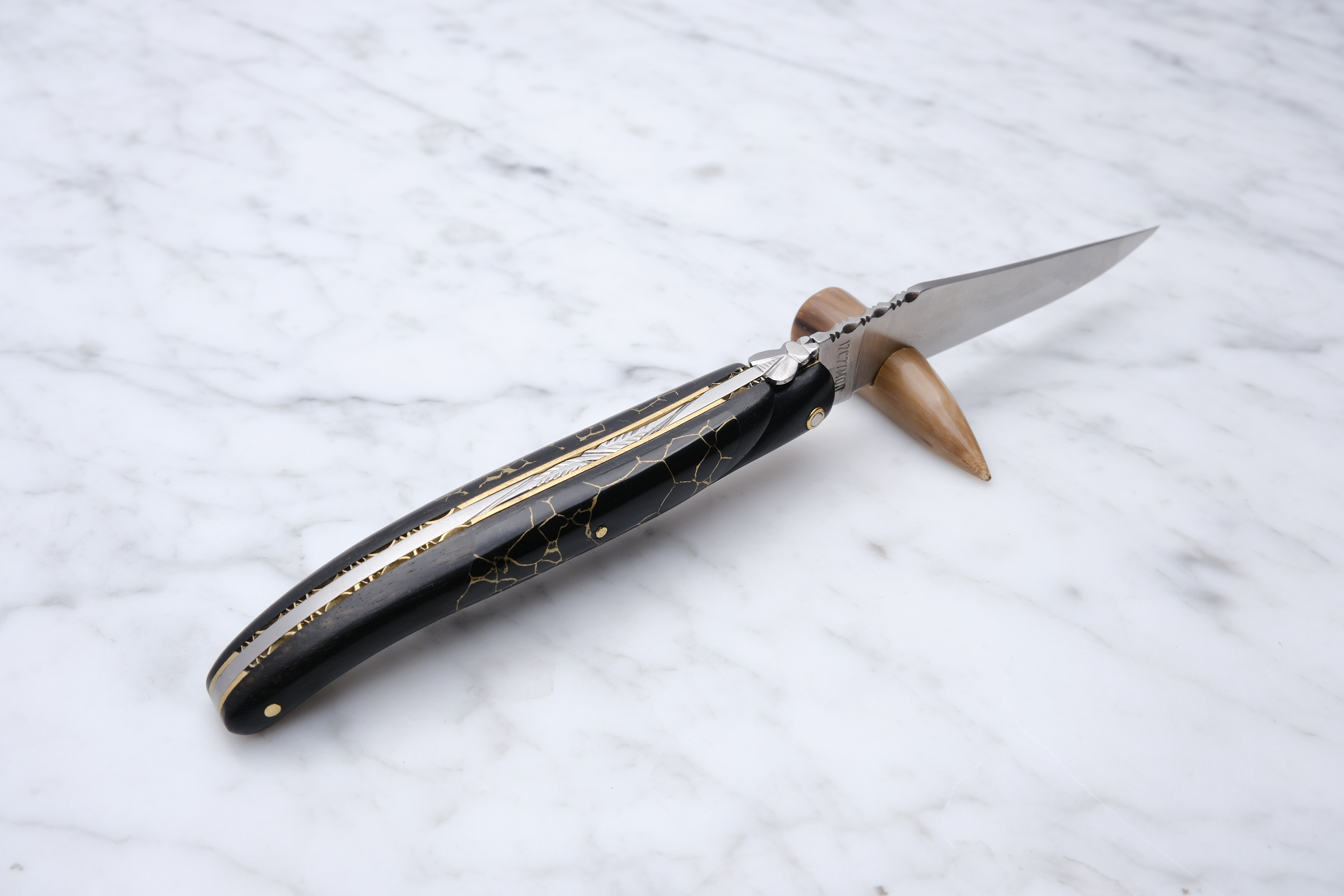 Laguiole Foldekniv 12cm. - Ibenholt M. Guld Indlæg