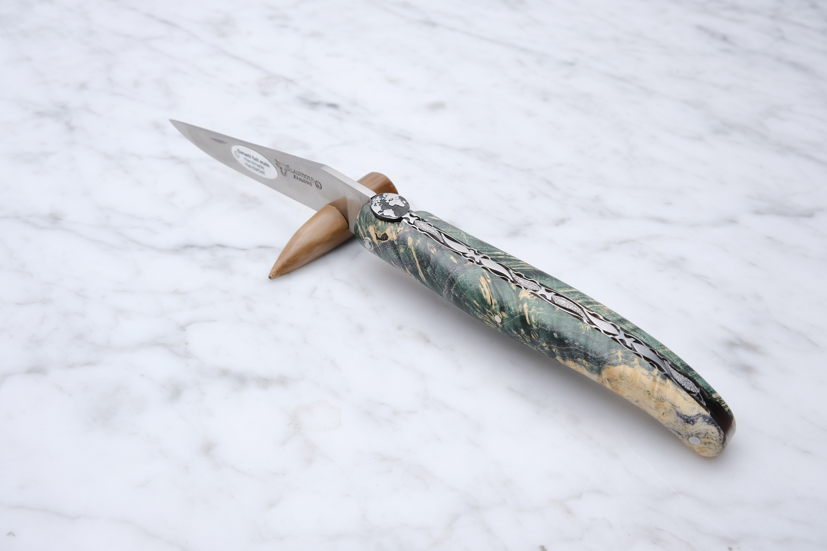 Laguiole Foldekniv 12cm. - Grøn Stabiliseret Poppelknude (Jord Tema)