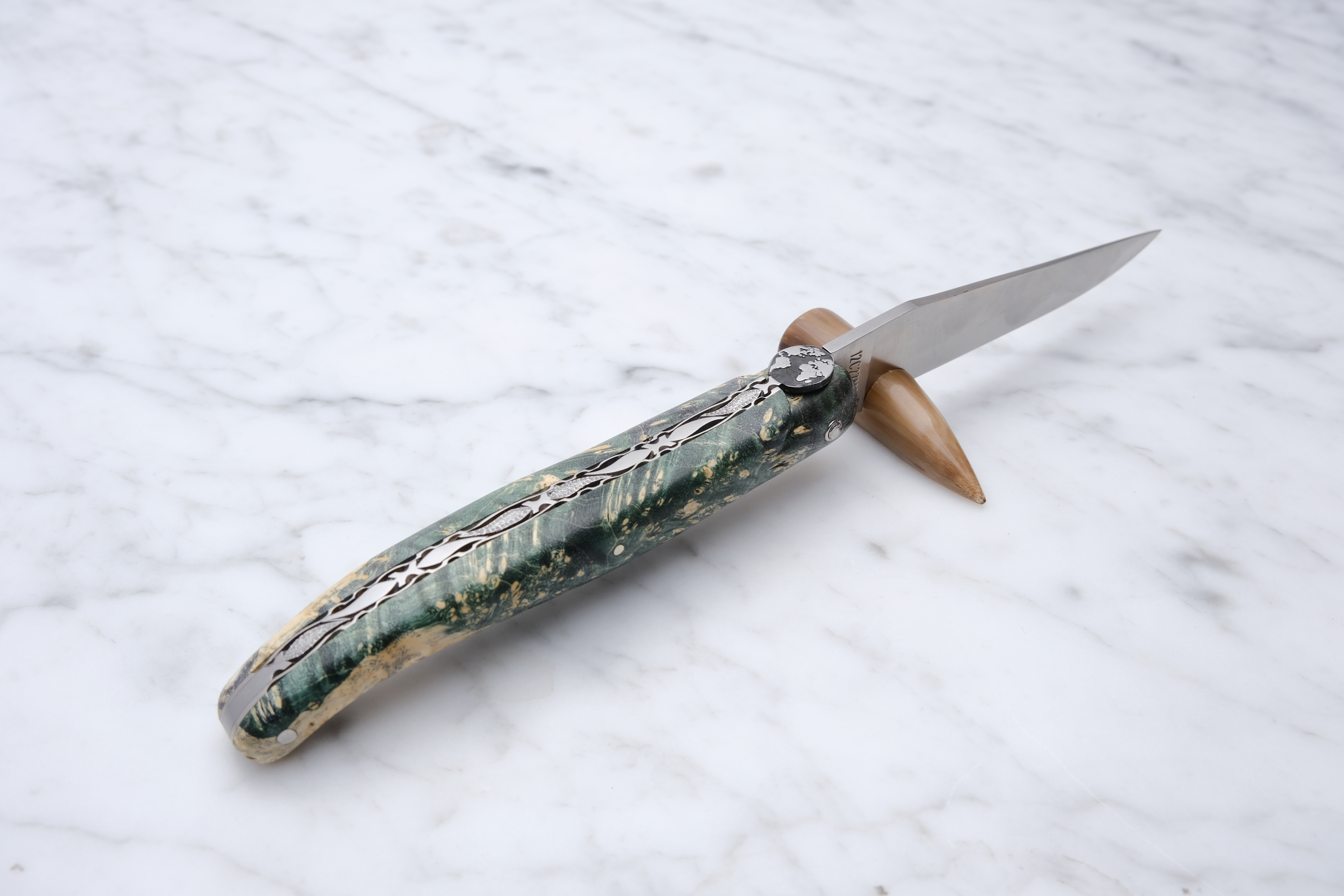 Laguiole Foldekniv 12cm. - Grøn Stabiliseret Poppelknude (Jord Tema)
