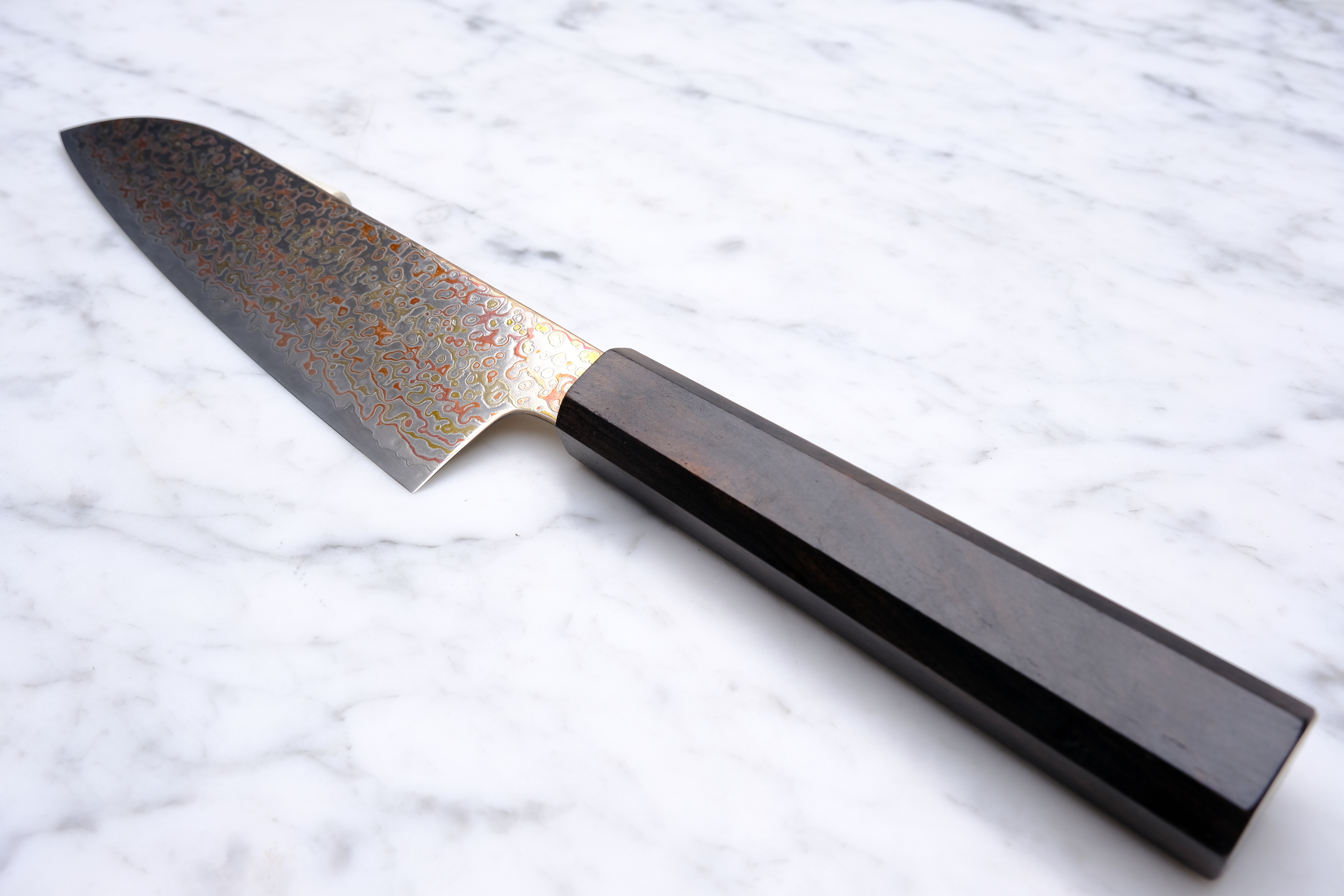 Hatsukokoro Kujaku V-Toku 2 Rainbow Damascus Ebony - 180 mm Santoku