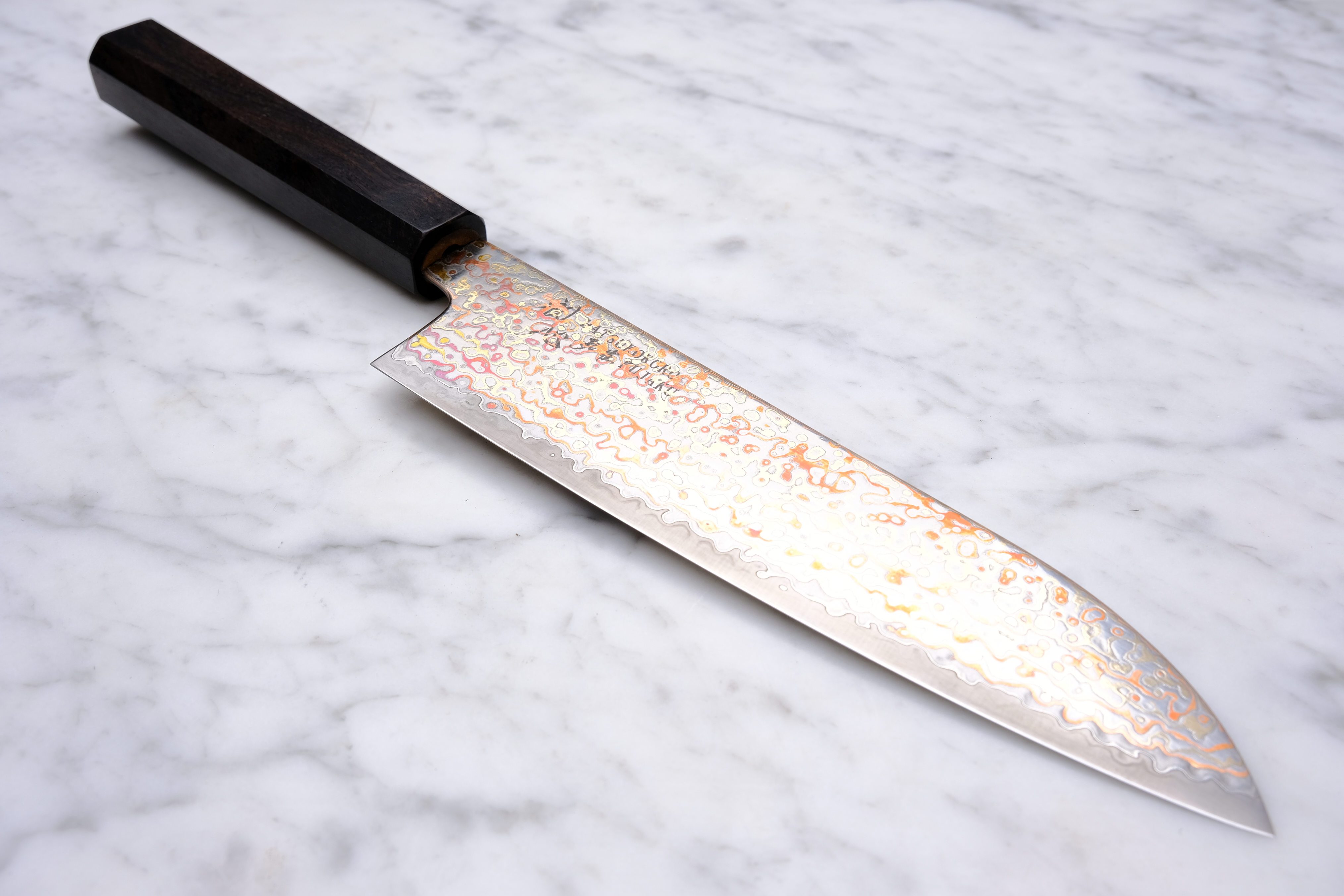 Hatsukokoro Kujaku V-Toku 2 Rainbow Damascus Ebony - 180 mm Santoku