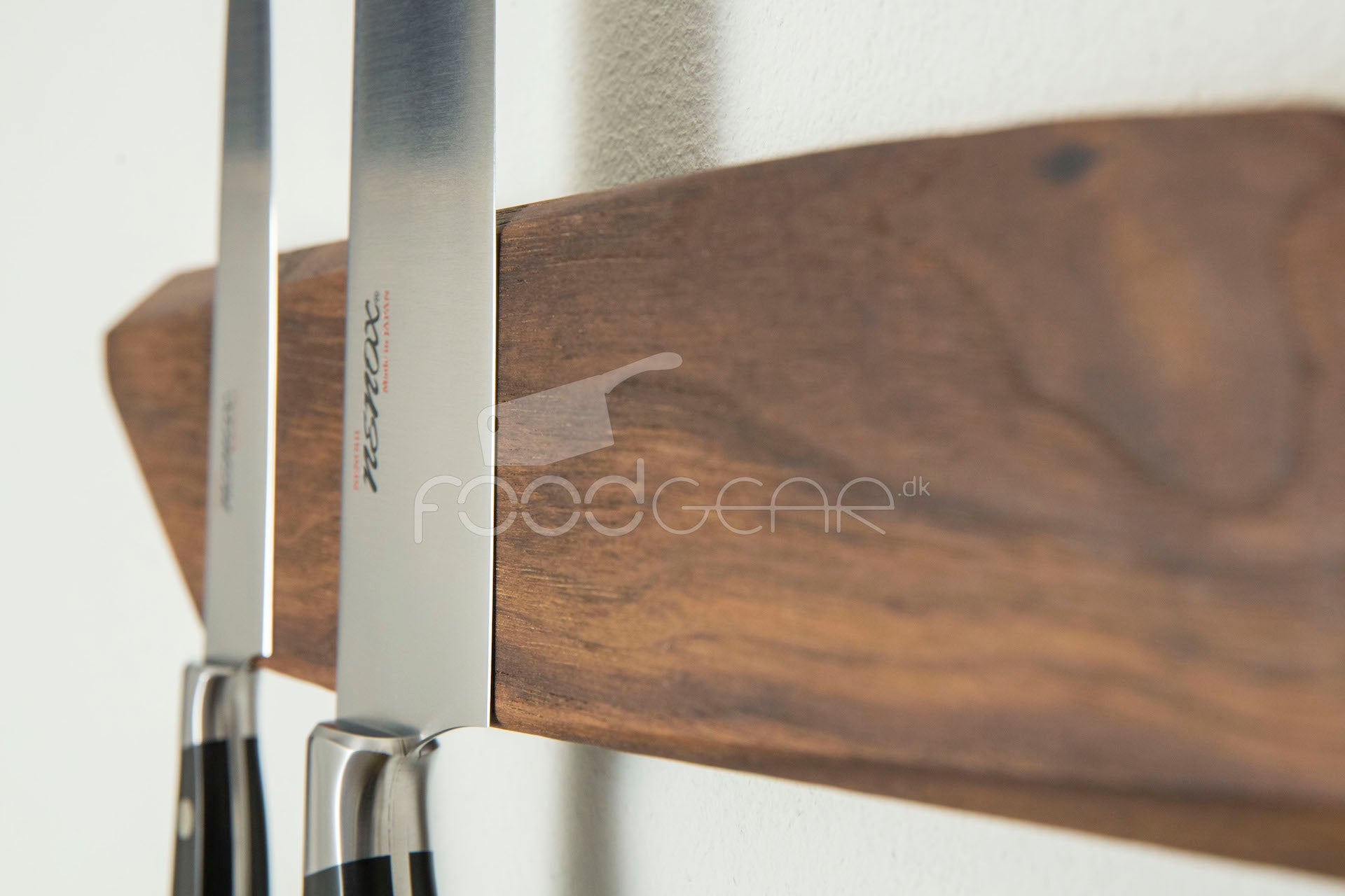 Noyer Knife magnet