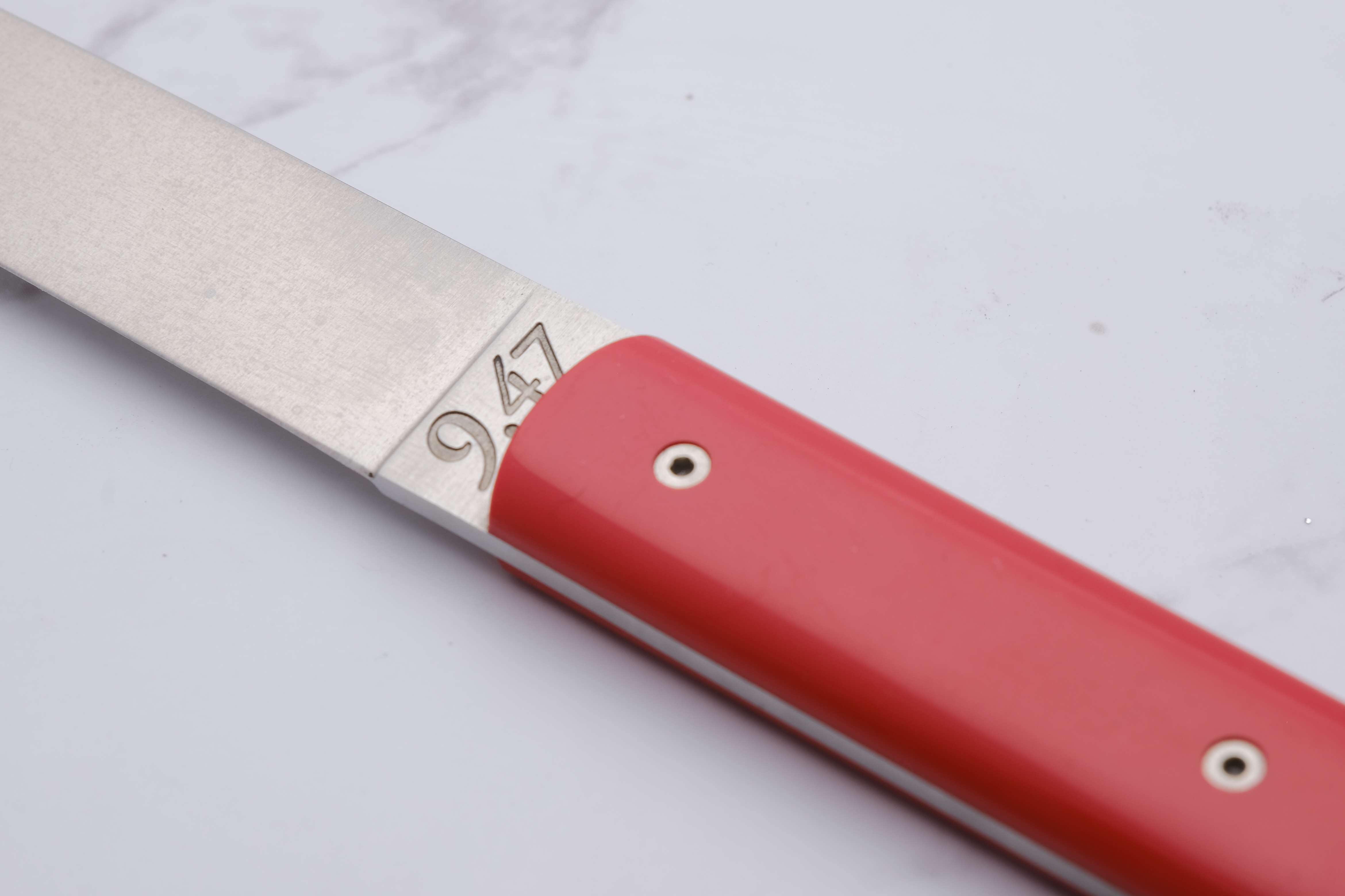 Perceval 9.47 Rød steakkniv