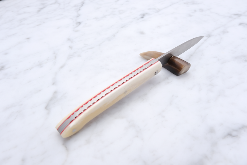 Laguiole Folding knife 10cm. - Beef bone with red interlayer