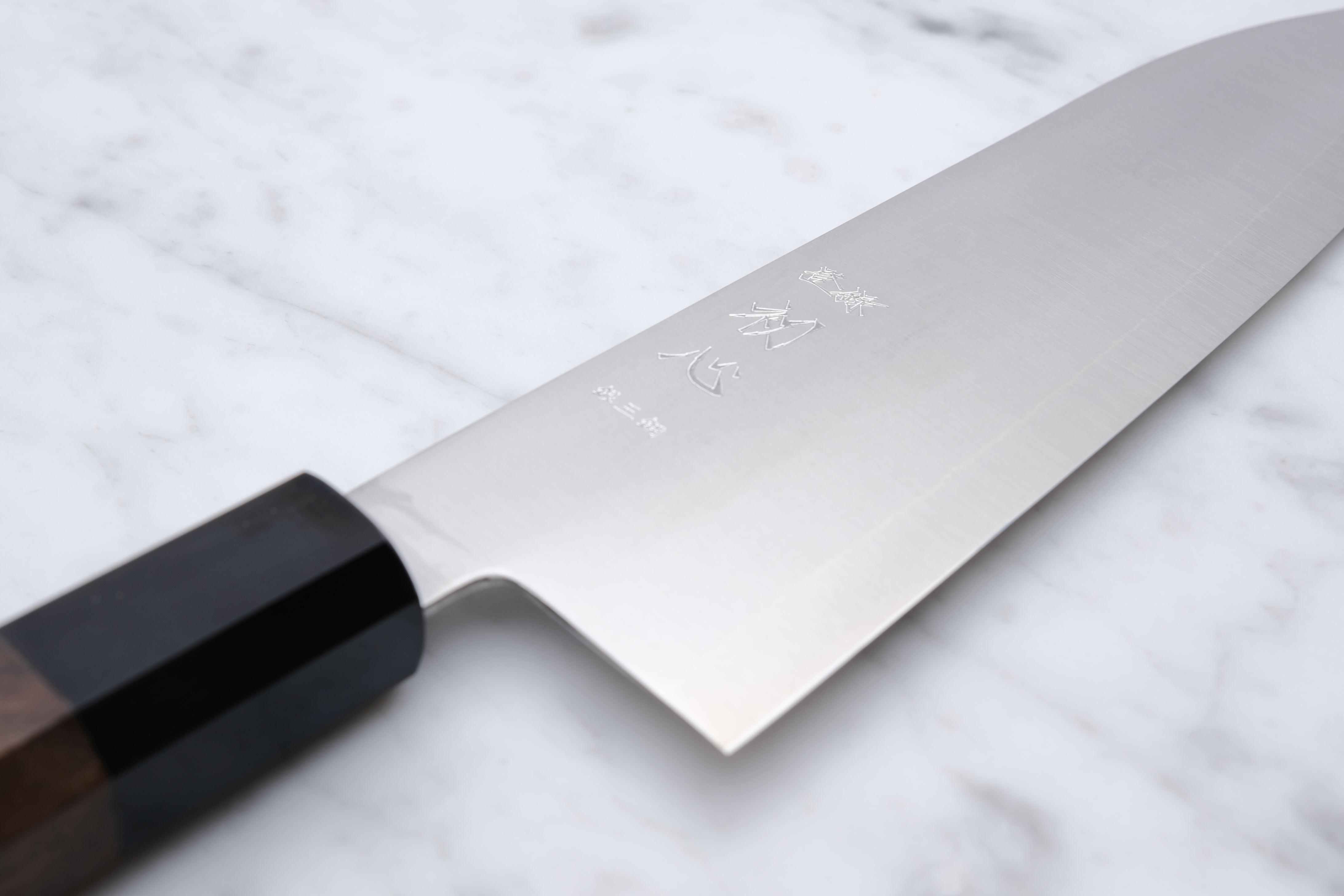 Hatsukokoro Hayabusa Ginsan 180mm Santoku