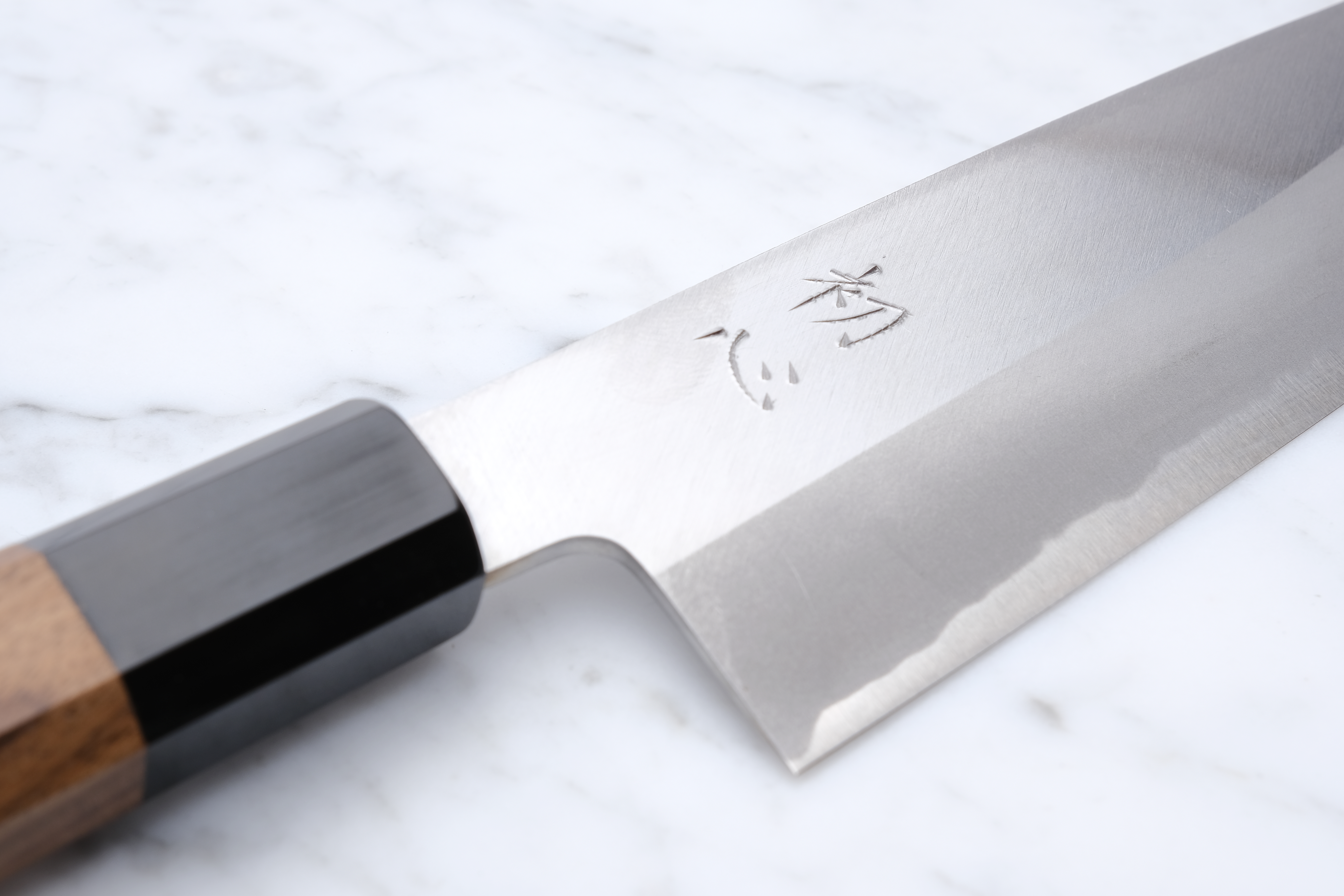 Hatsukokoro Shirahama 180mm Santoku White-2