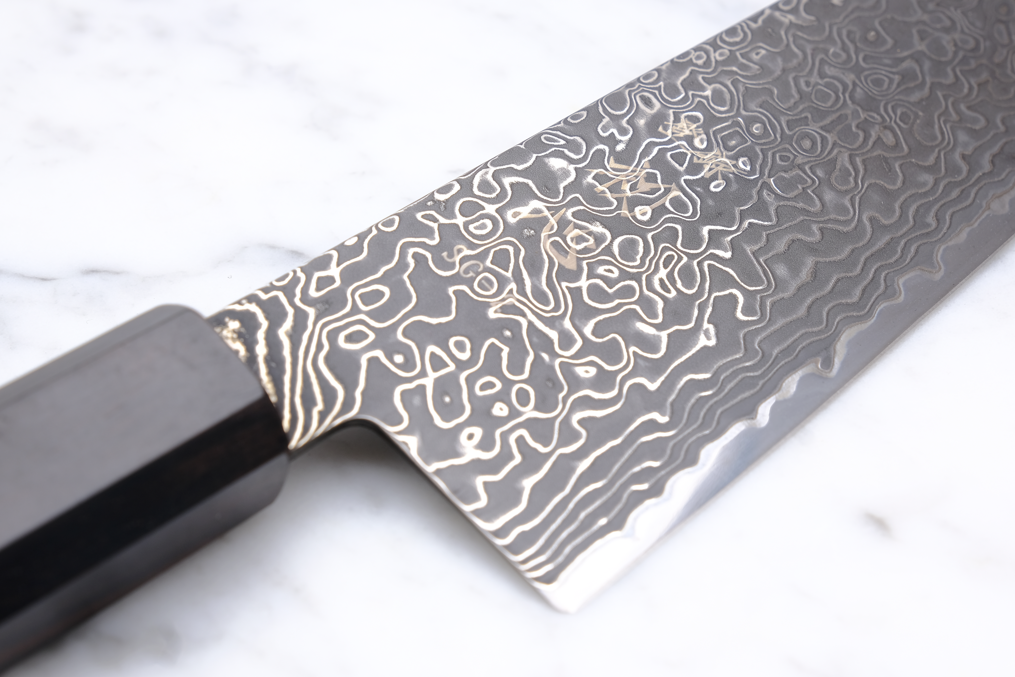 Hatsukokoro Ryuhyo Kurozome 180 mm Santoku - SG2