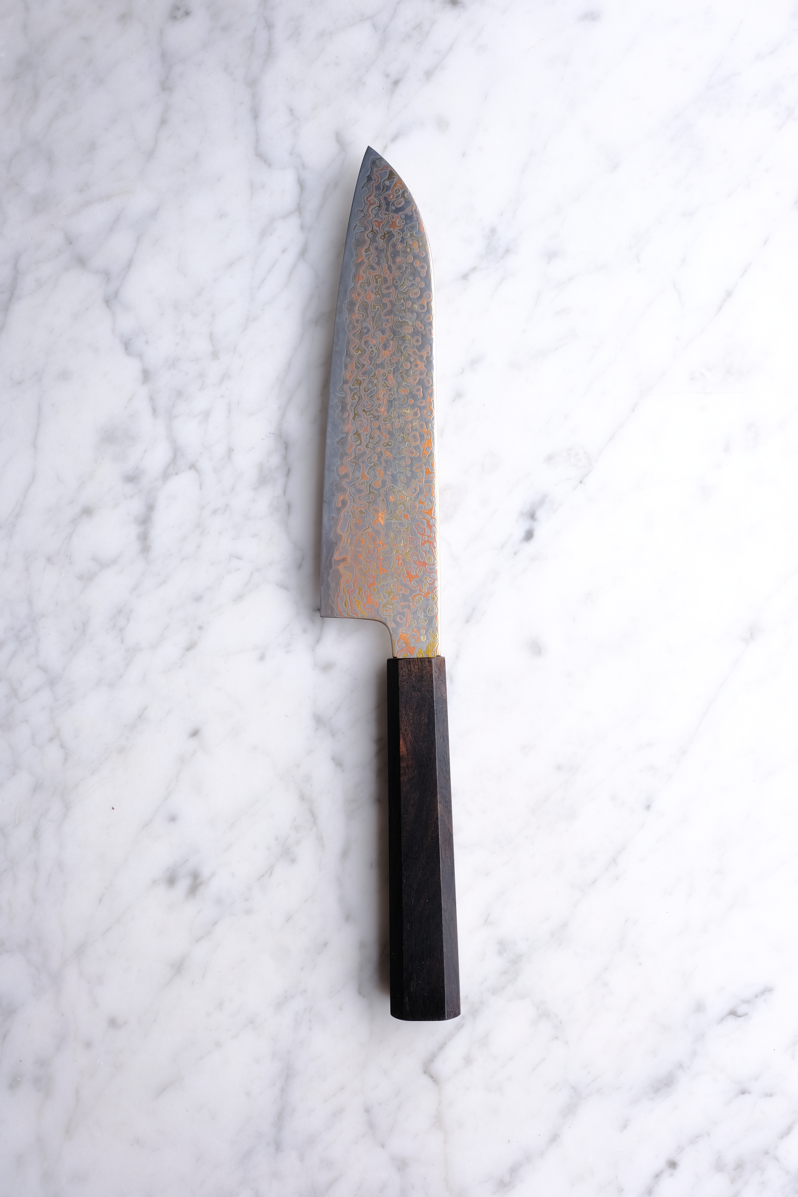 Hatsukokoro Kujaku V-Toku 2 Rainbow Damascus Ebony - 180 mm Santoku