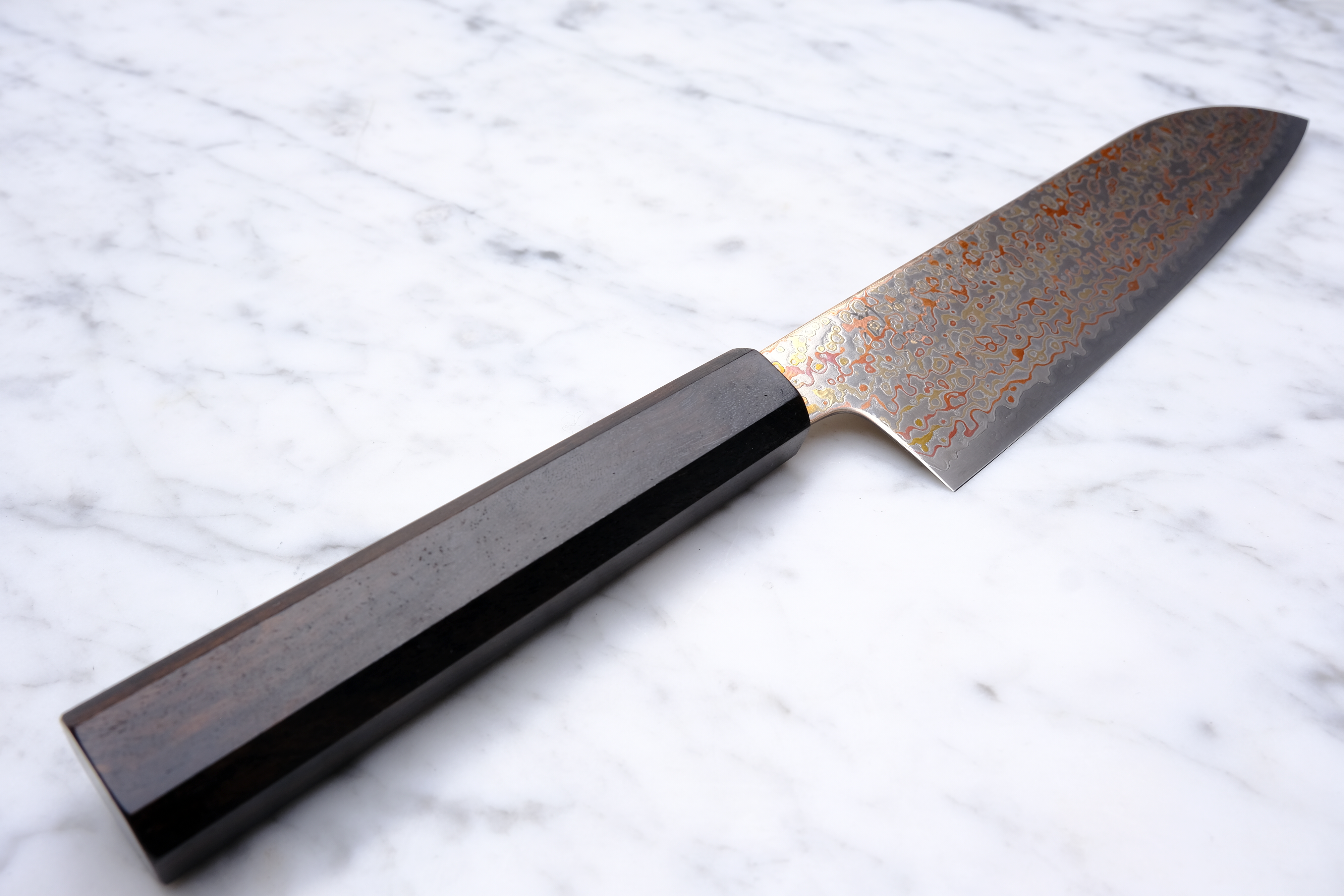 Hatsukokoro Kujaku V-Toku 2 Rainbow Damascus Ebony - 180 mm Santoku
