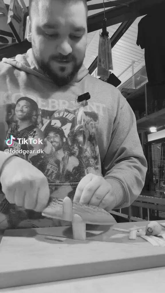 TikTok-klip: Yu Kurosaki - 170 mm Santoku