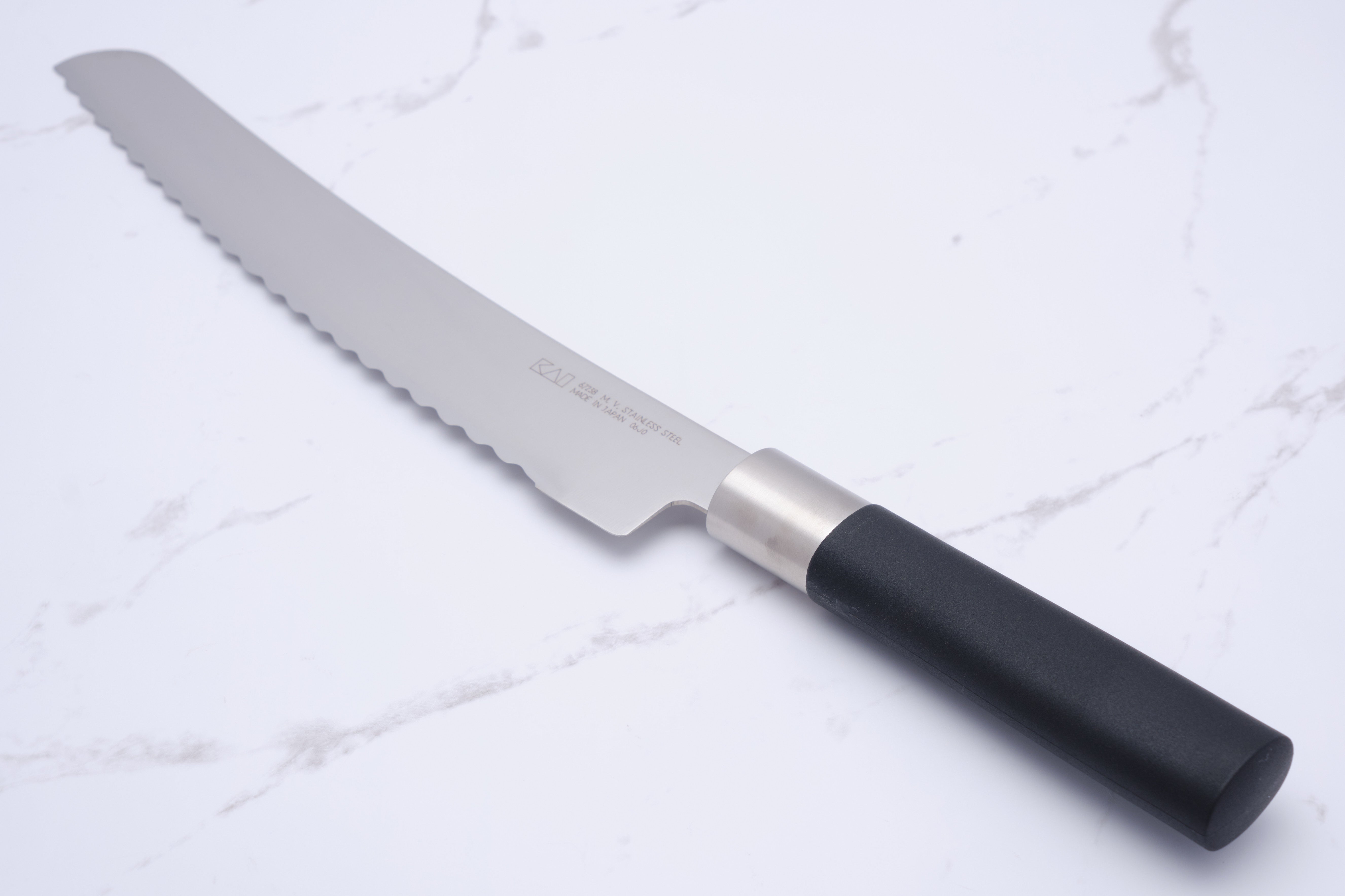 Wasabi Black 230 mm Brødkniv